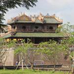 Hue citadel by vietnambiketours.com 