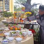 Tết FESTIVAL - Vietnamese New Year - Tat Nien offering